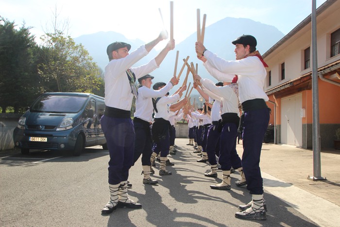 Talai dantzariak herrian zehar  - 12