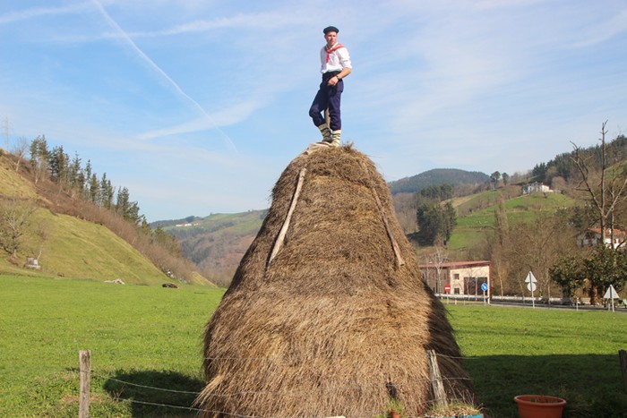 Talai dantzariak herrian zehar  - 6