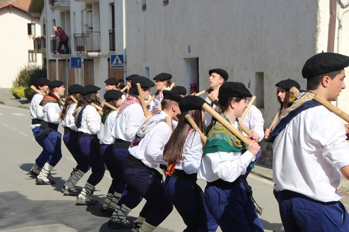 Talai dantzariak herrian zehar  - 36