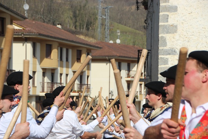 Talai dantzariak herrian zehar  - 28