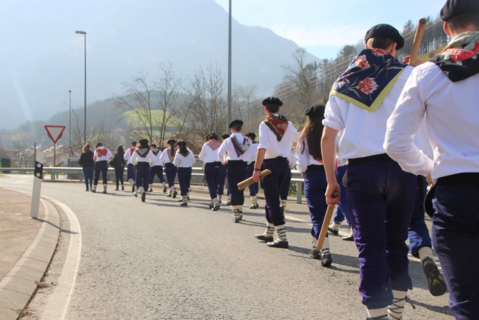 Talai dantzariak herrian zehar  - 8