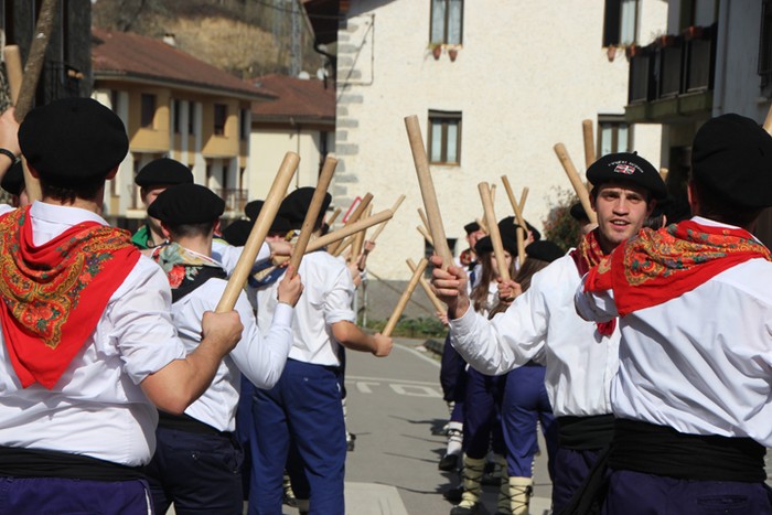 Talai dantzariak herrian zehar  - 32