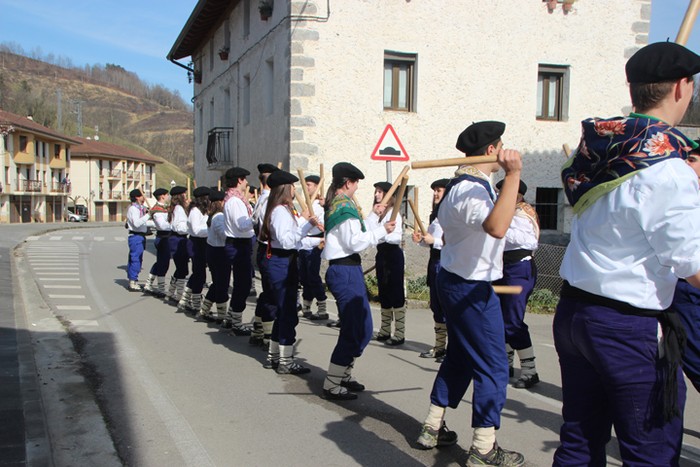 Talai dantzariak herrian zehar  - 4