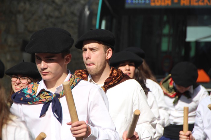 Talai dantzariak herrian zehar  - 1