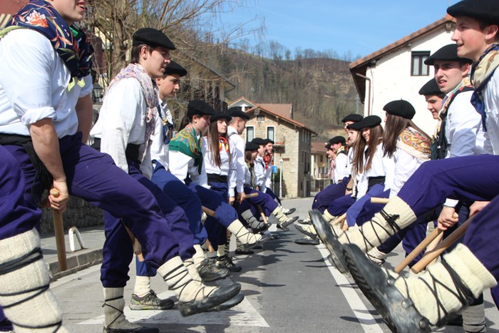 Talai dantzariak herrian zehar  - 2