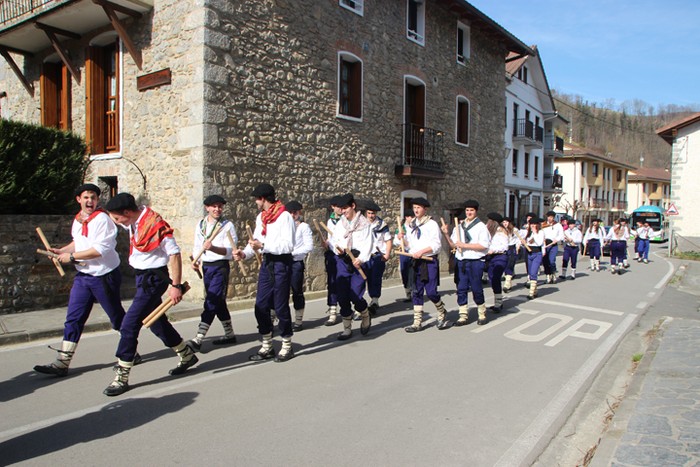 Talai dantzariak herrian zehar  - 29