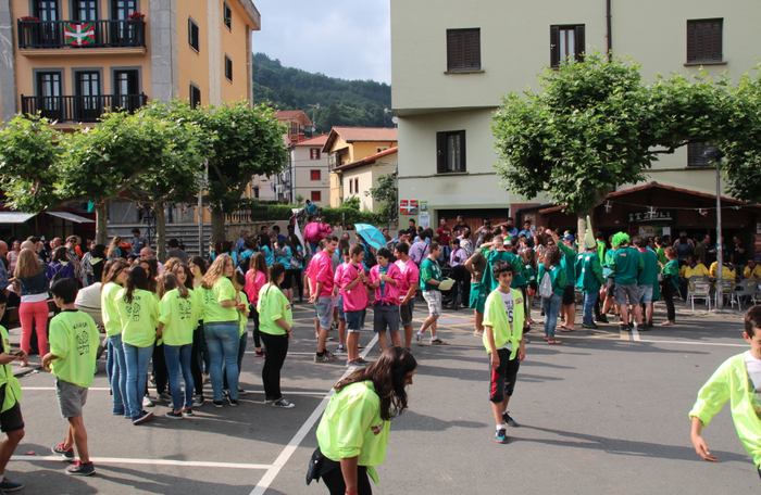 Anoetarrak, lagunartean