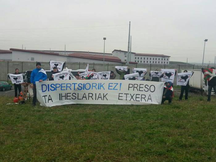 Maite Aranalderi elkartasuna adierazi diote 