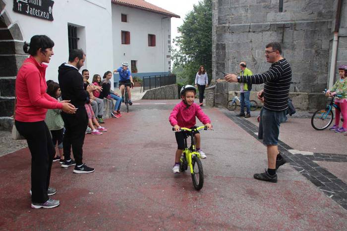 alkizako jaiak 2015 txirrindulari lasterketa 2 1442059288108