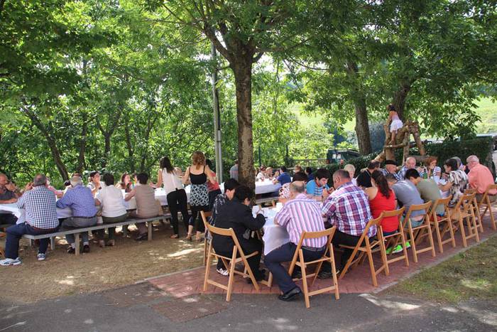 Larraulen hamaiketakoa eta ume jolasak 2 1438609679050