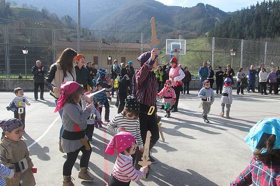 Eskolak, Ostegun Gizena, Inauteriak 2015 4 1423757552985