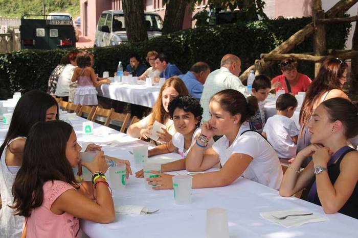 Larraulen hamaiketakoa eta ume jolasak 6 1438609680310