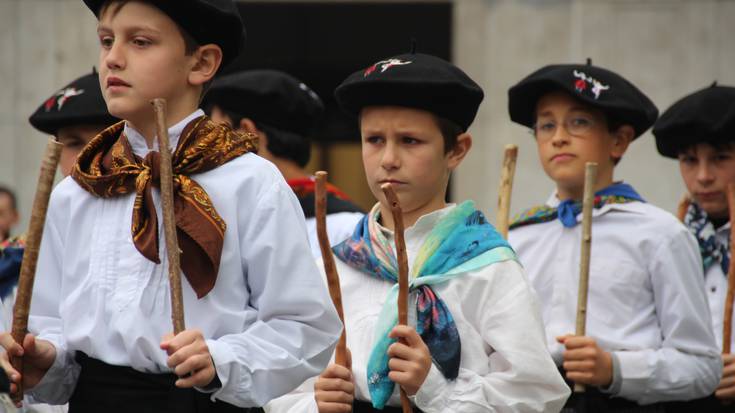 Udaberri dantza taldeak 'Kontatu beste bat' emanaldia eskainiko du Leidorren