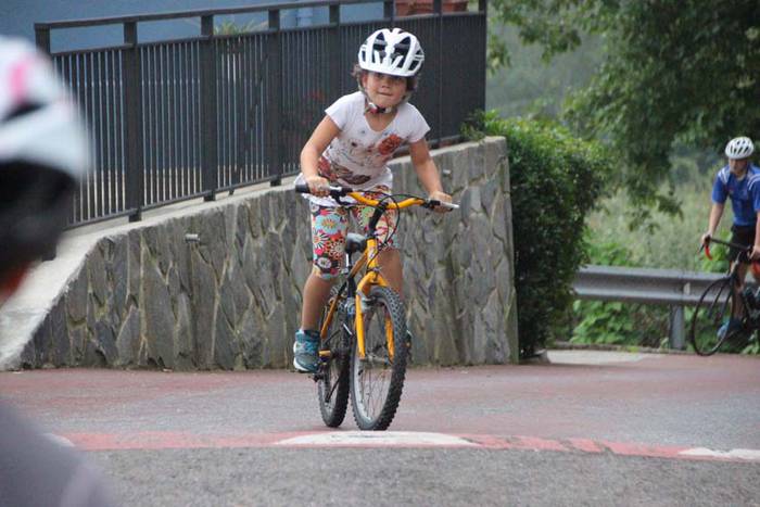 alkizako jaiak 2015 txirrindulari lasterketa 5 1442059289115