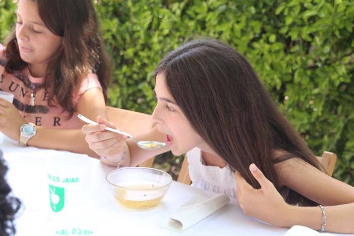 Larraulen hamaiketakoa eta ume jolasak 12 1438609682274