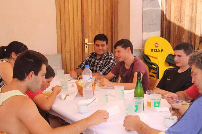 Larraulen hamaiketakoa eta ume jolasak 14 1438609682984