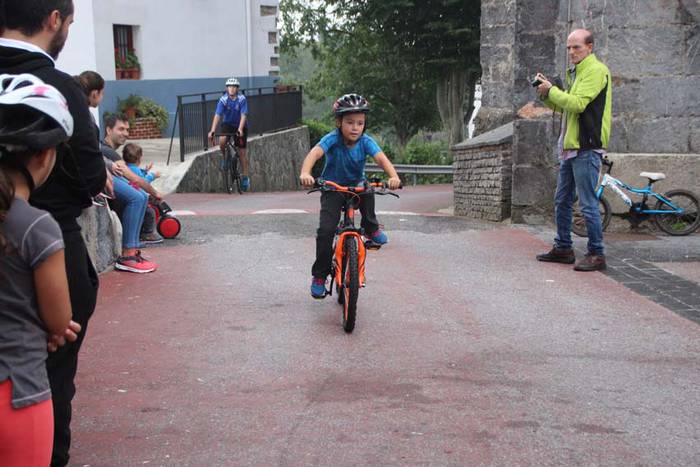 alkizako jaiak 2015 txirrindulari lasterketa 7 1442059289819