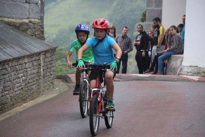 alkizako jaiak 2015 txirrindulari lasterketa 8 1442059290210