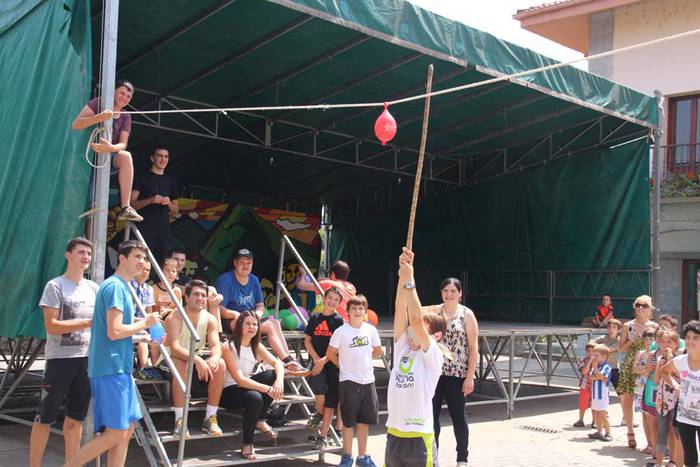 Larraulen hamaiketakoa eta ume jolasak 26 1438609686738