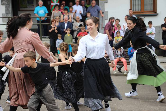 Senidetze eguna, urrats bat gehiago  15 1433694866919