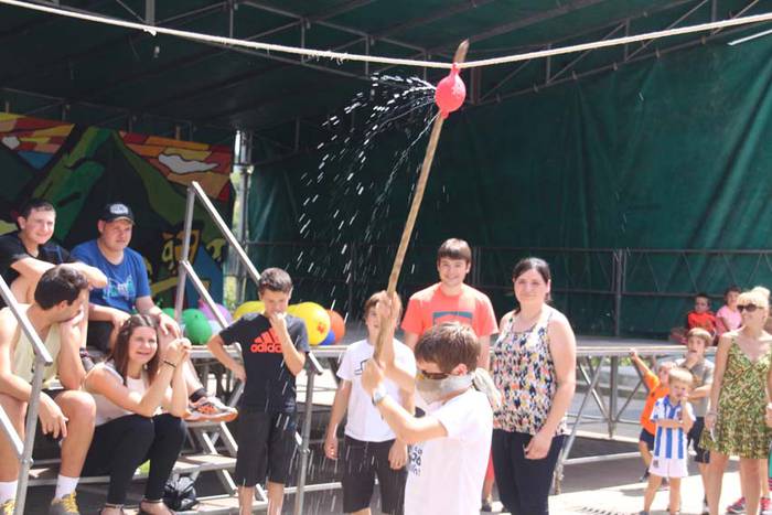 Larraulen hamaiketakoa eta ume jolasak 28 1438609687391