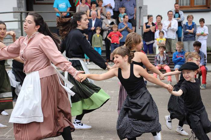 Senidetze eguna, urrats bat gehiago  16 1433694872471