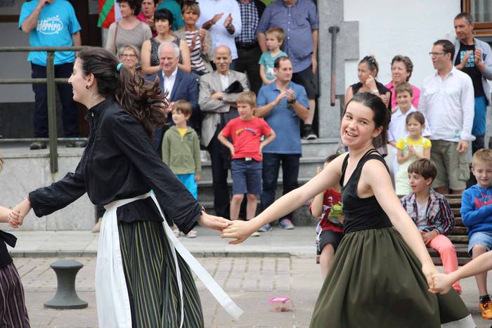 Senidetze eguna, urrats bat gehiago  17 1433694877944