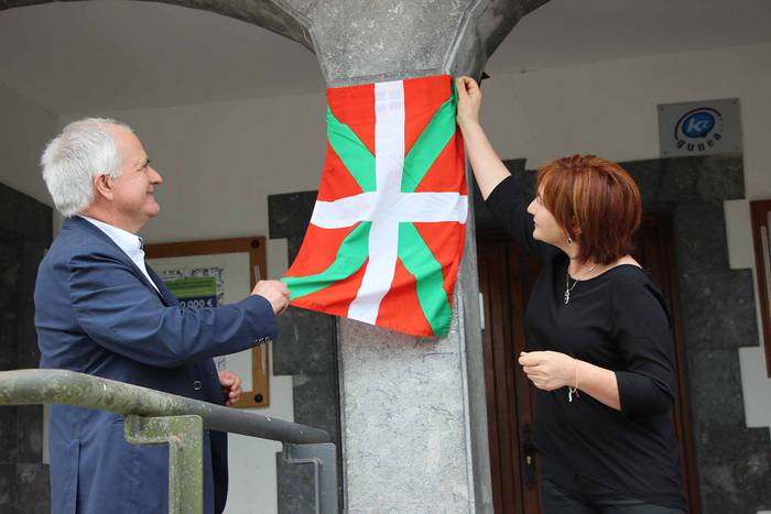 Senidetze eguna, urrats bat gehiago  24 1433694917412