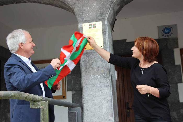 Senidetze eguna, urrats bat gehiago  26 1433694928477