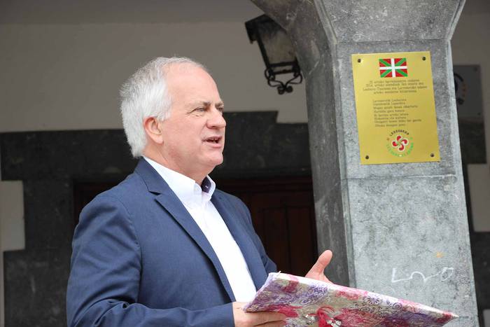 Senidetze eguna, urrats bat gehiago  28 1433694939467