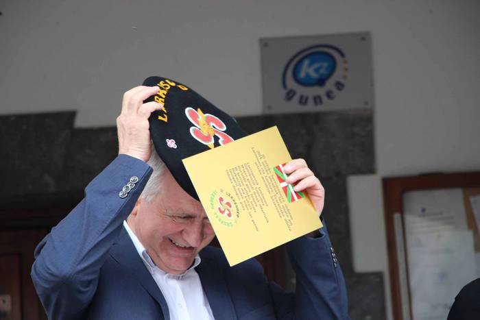 Senidetze eguna, urrats bat gehiago  33 1433694966608