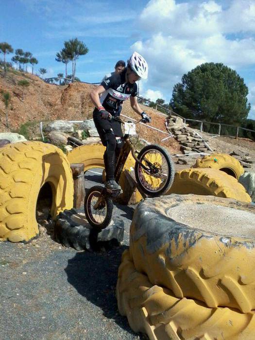 Espainiako Biketrial Txapelketaren lehen proban podiumera igo da Caminos