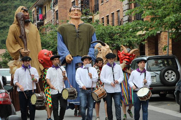 Buruhandiekin eta erraldoiekin aztoratuta 3 1433697565806