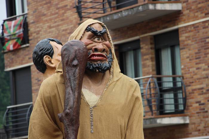 Buruhandiekin eta erraldoiekin aztoratuta 4 1433697572087