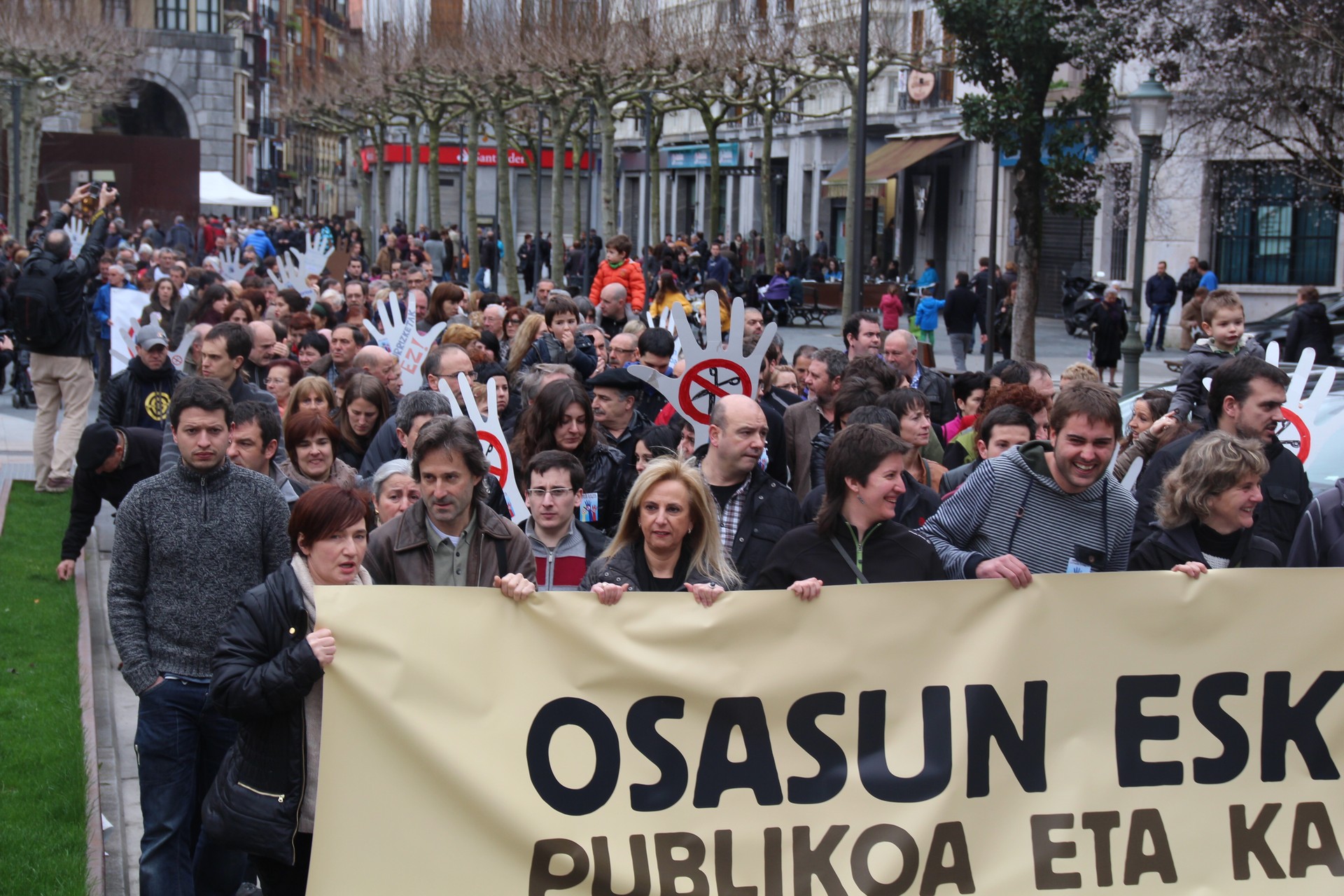 Osasun publikoaren aldarria egin dute Tolosan