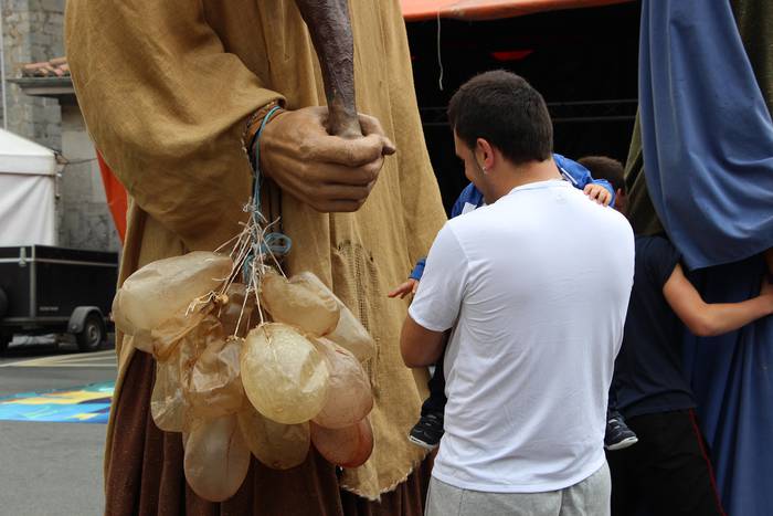 Buruhandiekin eta erraldoiekin aztoratuta 8 1433697597406