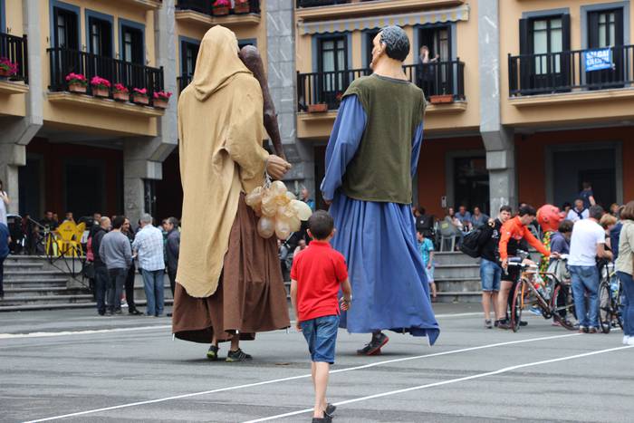 Buruhandiekin eta erraldoiekin aztoratuta 11 1433697616262