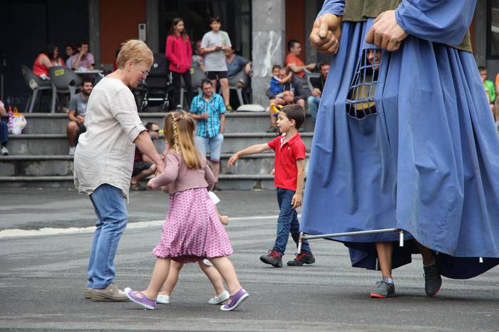 Buruhandiekin eta erraldoiekin aztoratuta 13 1433697628181