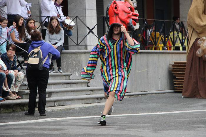 Buruhandiekin eta erraldoiekin aztoratuta 20 1433697670880