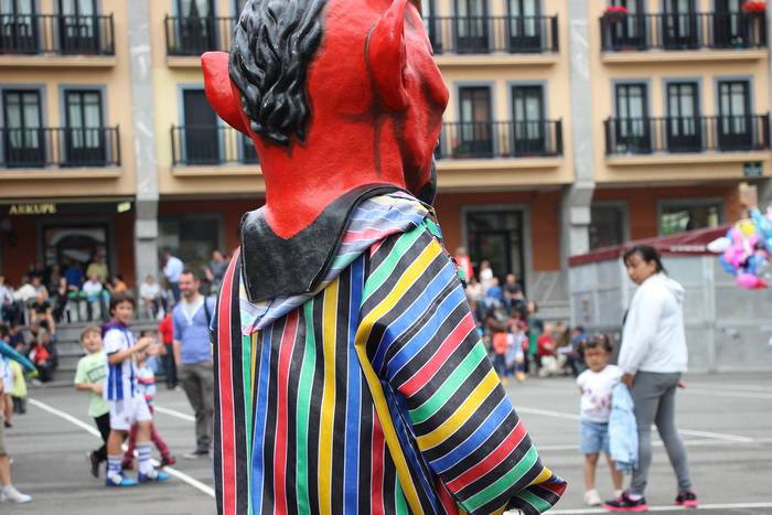 Buruhandiekin eta erraldoiekin aztoratuta 23 1433697689918