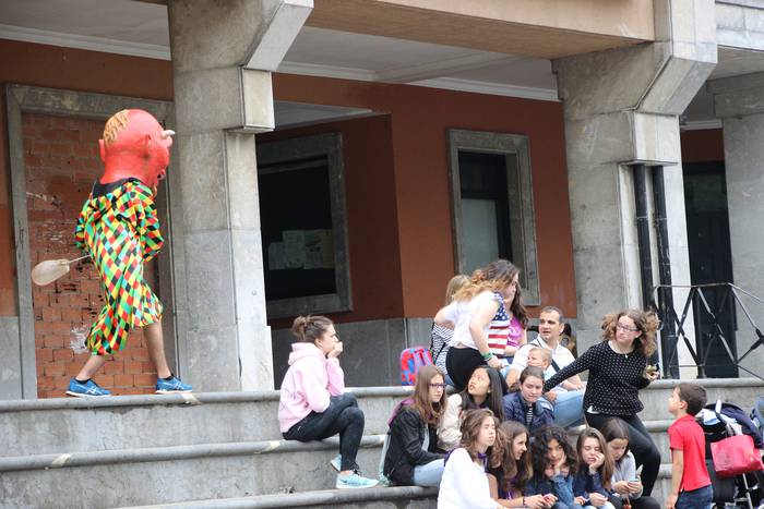 Buruhandiekin eta erraldoiekin aztoratuta 24 1433697696093