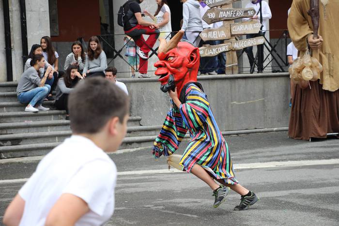 Buruhandiekin eta erraldoiekin aztoratuta 26 1433697709231