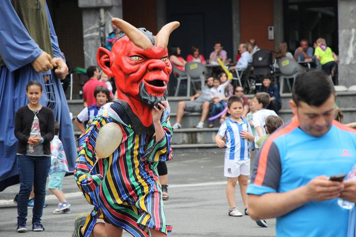 Buruhandiekin eta erraldoiekin aztoratuta 30 1433697733982