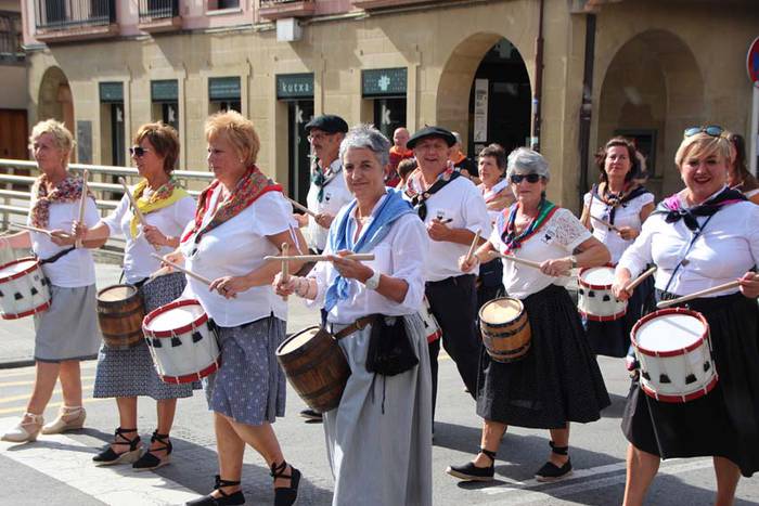 Inude eta artzaien konpartsa 2015 4 1438007540601