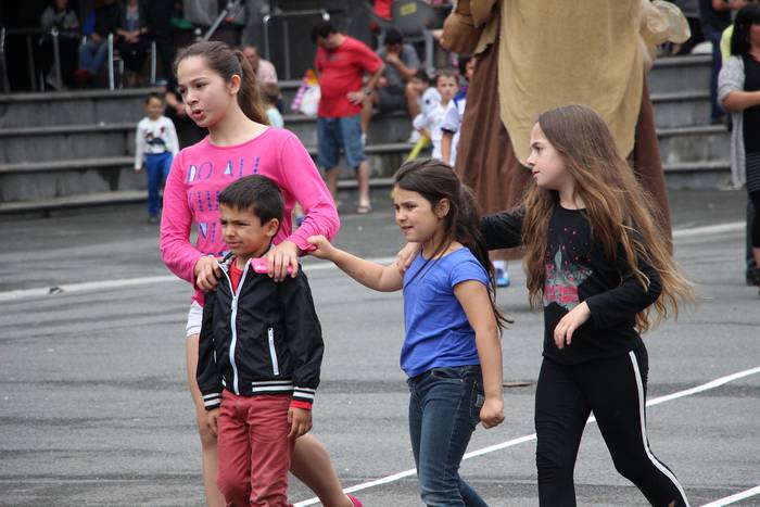 Buruhandiekin eta erraldoiekin aztoratuta 31 1433697739971