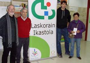 Erantzun "bikaina" izan du Laskorainen merkatu txikiak