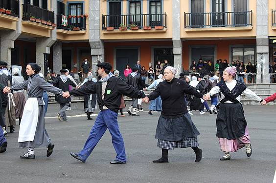 dantza soka eguna 20152 3 1423326171265