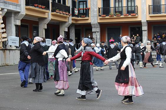 dantza soka eguna 20152 4 1423326171719