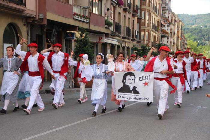 Inude eta artzaien konpartsa 2015 7 1438007544506