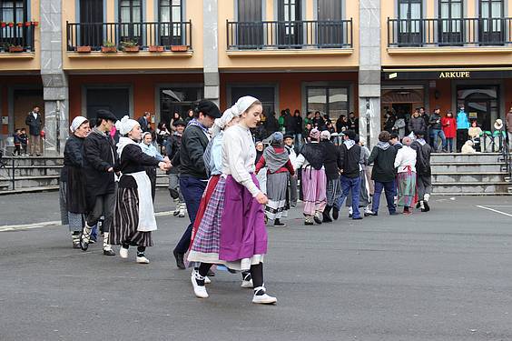 dantza soka eguna 20152 5 1423326172217